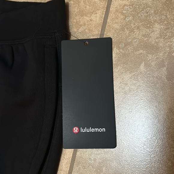 Lululemon men’s joggers - Picture 2 of 4